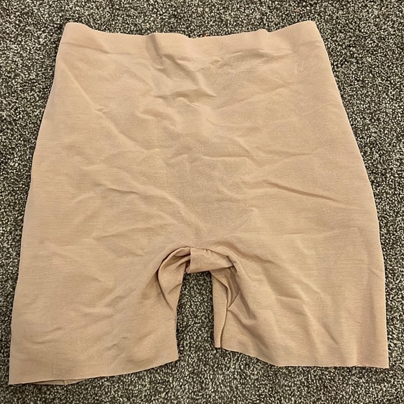 SKIMS Intimates & Sleepwear Skims Barely There Low Back Short